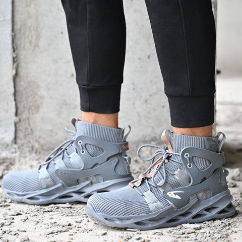 Robust and comfortable safety shoe grey
