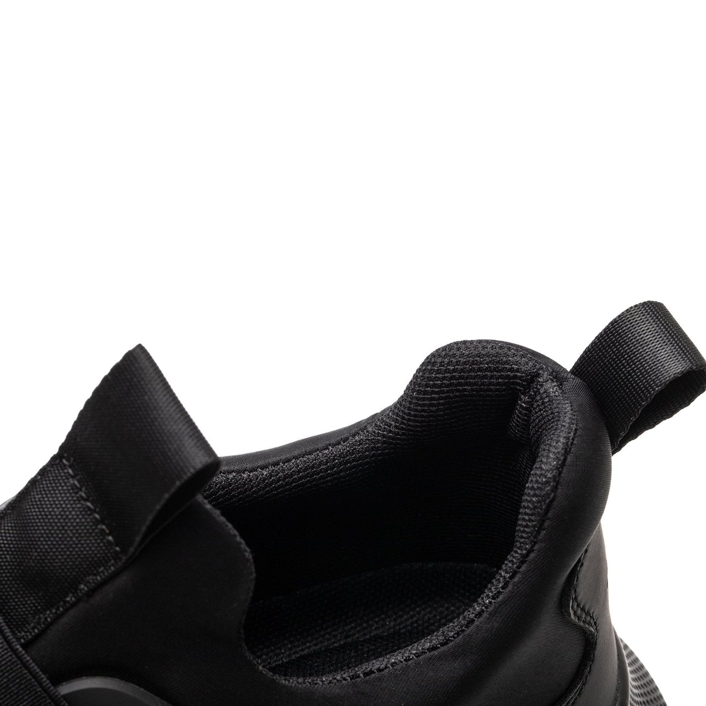 Comfortable and breathable lace-free safety shoe in black