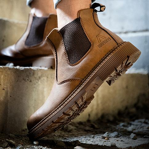 Safety boots in beige comfort leather